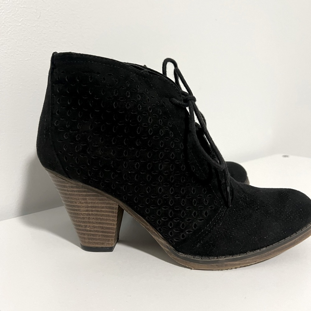 MIA laser cut black suede booties women’s size 7-GUC
